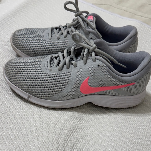 Nike Women's Athletic Shoes Gray with Pink Swoosh - Picture 2 of 5